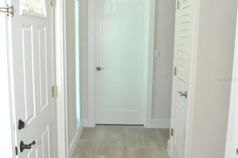 House in Saint Petersburg, Florida 3 bedrooms, 158.03 sq.m. № 1576339 - photo 6