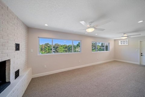 House in Saint Petersburg, Florida 3 bedrooms, 158.03 sq.m. № 1576339 - photo 14