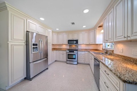 House in Saint Petersburg, Florida 3 bedrooms, 158.03 sq.m. № 1576339 - photo 12