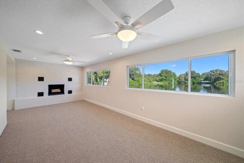 House in Saint Petersburg, Florida 3 bedrooms, 158.03 sq.m. № 1576339 - photo 10