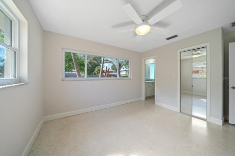 House in Saint Petersburg, Florida 3 bedrooms, 158.03 sq.m. № 1576339 - photo 17