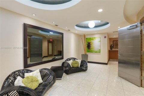 Condo in Miami, Florida, 1 bedroom  № 1994714 - photo 19
