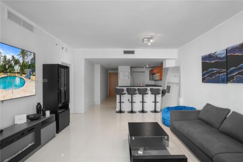 Condo in Miami, Florida, 1 bedroom  № 1994714 - photo 6