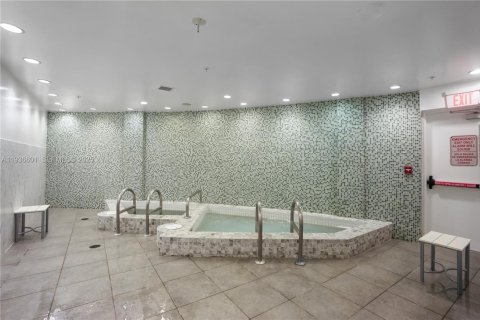 Condo in Miami, Florida, 1 bedroom  № 1994714 - photo 20