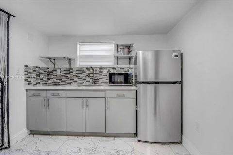 Casa en venta en Lauderhill, Florida, 3 dormitorios, 71.16 m2 № 1878364 - foto 4