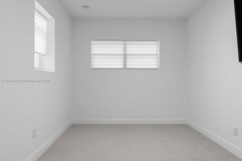 Casa en venta en Lauderhill, Florida, 3 dormitorios, 71.16 m2 № 1878364 - foto 5