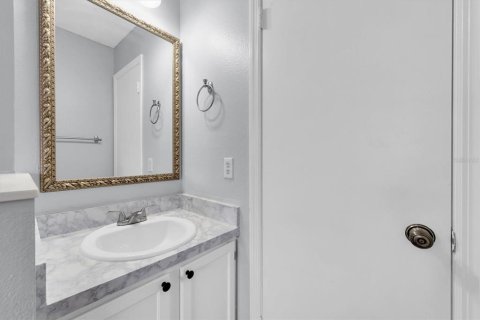 Condo in Temple Terrace, Florida, 2 bedrooms  № 1828388 - photo 16