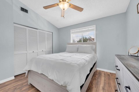 Condo in Temple Terrace, Florida, 2 bedrooms  № 1828388 - photo 13