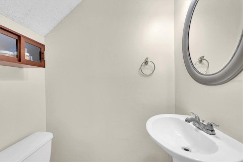 Condo in Temple Terrace, Florida, 2 bedrooms  № 1828388 - photo 11