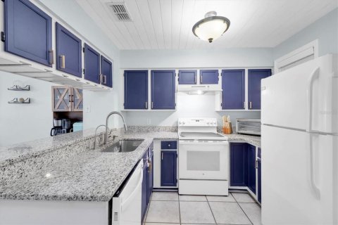 Condo in Temple Terrace, Florida, 2 bedrooms  № 1828388 - photo 9