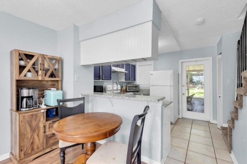 Condo in Temple Terrace, Florida, 2 bedrooms  № 1828388 - photo 7