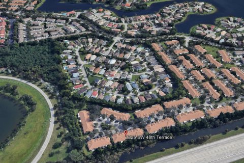 House in Deerfield Beach, Florida 2 bedrooms, 117.43 sq.m. № 1159511 - photo 1