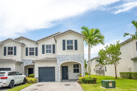 Touwnhouse à vendre à Homestead, Floride: 3 chambres, 157.47 m2 № 2395108 - photo 3