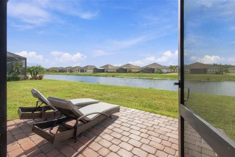 House in Poinciana, Florida 4 bedrooms, 227.05 sq.m. № 2400305 - photo 29