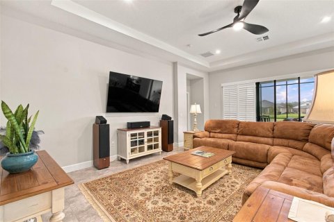 House in Poinciana, Florida 4 bedrooms, 227.05 sq.m. № 2400305 - photo 14