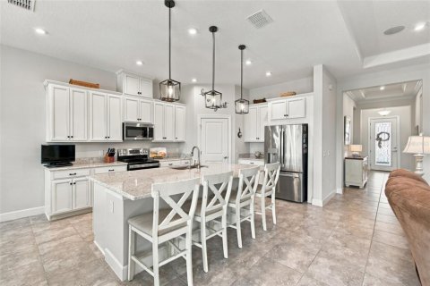 House in Poinciana, Florida 4 bedrooms, 227.05 sq.m. № 2400305 - photo 7