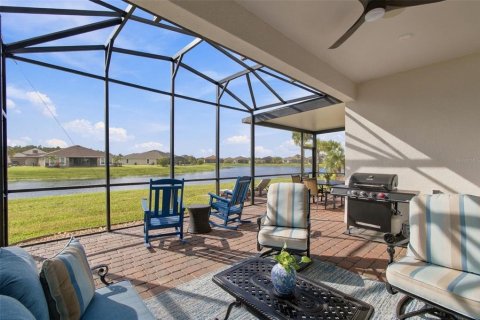 House in Poinciana, Florida 4 bedrooms, 227.05 sq.m. № 2400305 - photo 4