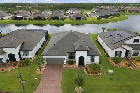 House in Poinciana, Florida 4 bedrooms, 227.05 sq.m. № 2400305