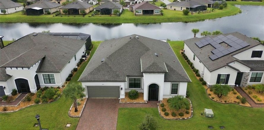 House in Poinciana, Florida 4 bedrooms, 227.05 sq.m. № 2400305