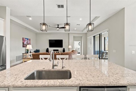 House in Poinciana, Florida 4 bedrooms, 227.05 sq.m. № 2400305 - photo 8
