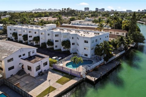Copropriété à vendre à Miami Beach, Floride: 1 chambre, 61.59 m2 № 2013647 - photo 12