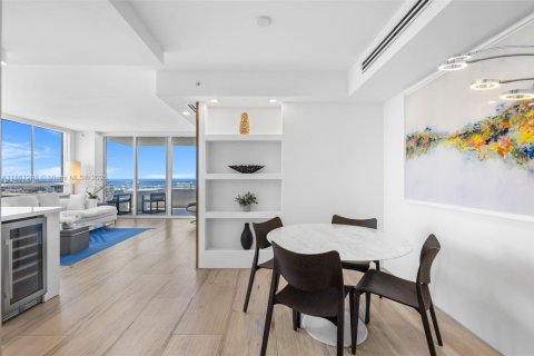 Condo in Miami Beach, Florida, 2 bedrooms  № 2021233 - photo 15