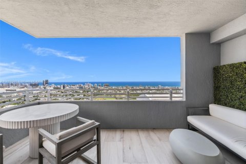 Condo in Miami Beach, Florida, 2 bedrooms  № 2021233 - photo 2