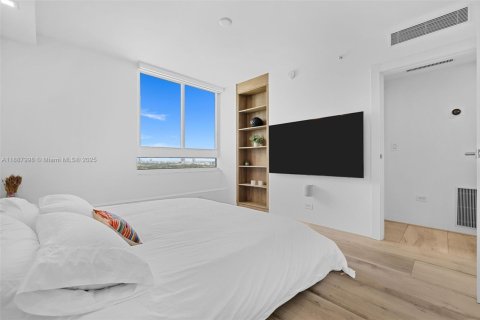 Condo in Miami Beach, Florida, 2 bedrooms  № 2021233 - photo 22