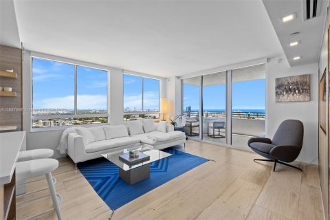 Condo in Miami Beach, Florida, 2 bedrooms  № 2021233 - photo 9