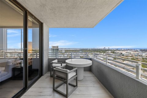 Condo in Miami Beach, Florida, 2 bedrooms  № 2021233 - photo 28