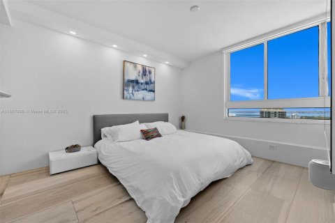 Condo in Miami Beach, Florida, 2 bedrooms  № 2021233 - photo 20