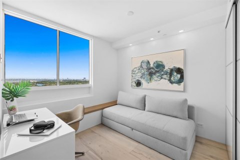 Condo in Miami Beach, Florida, 2 bedrooms  № 2021233 - photo 18