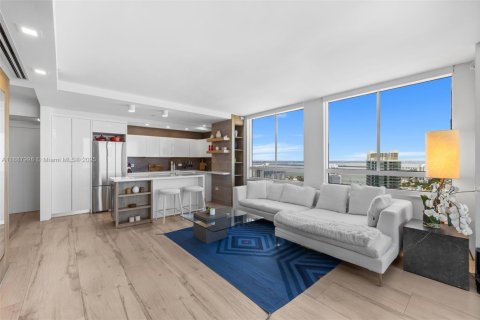 Condo in Miami Beach, Florida, 2 bedrooms  № 2021233 - photo 5