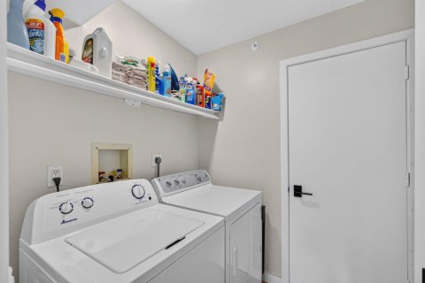 Copropriété à vendre à Palm Beach, Floride: 2 chambres, 175.12 m2 № 2246608 - photo 5