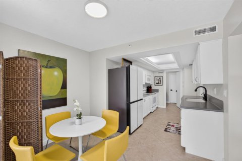 Copropriété à vendre à Palm Beach, Floride: 2 chambres, 175.12 m2 № 2246608 - photo 4