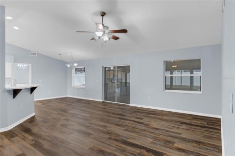 House in Lakeland, Florida 3 bedrooms, 142.14 sq.m. № 1421946 - photo 3