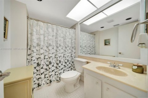 Condo in Pembroke Pines, Florida, 2 bedrooms  № 2076611 - photo 12