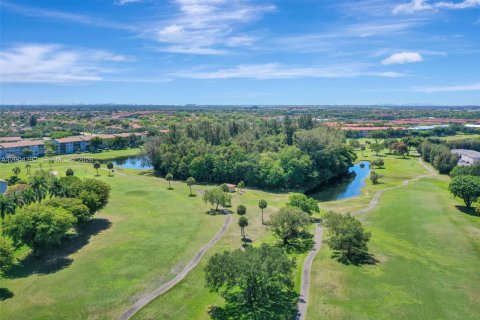 Condo in Pembroke Pines, Florida, 2 bedrooms  № 2076611 - photo 16