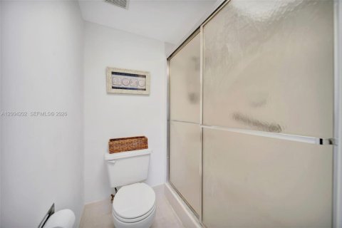 Condo in Pembroke Pines, Florida, 2 bedrooms  № 2076611 - photo 10