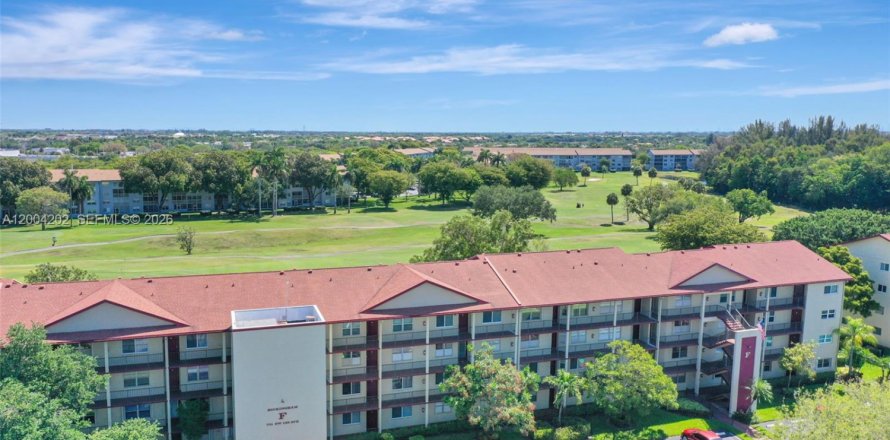 Condo in Pembroke Pines, Florida, 2 bedrooms  № 2076611
