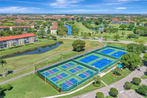 Condo in Pembroke Pines, Florida, 2 bedrooms  № 2076611 - photo 18