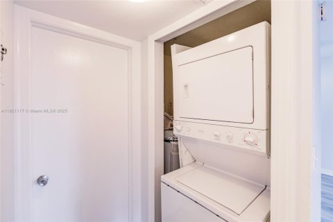 Купить кондоминиум в Форт Майерс, Флорида 2 спальни, № 1975243 - фото 17