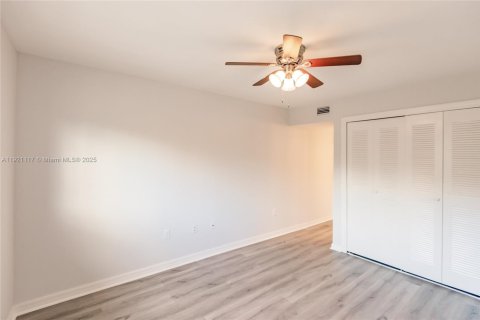 Купить кондоминиум в Форт Майерс, Флорида 2 спальни, № 1975243 - фото 15