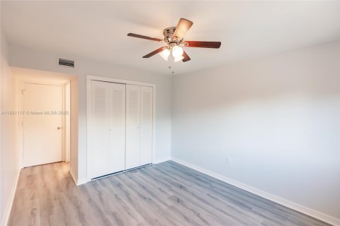 Купить кондоминиум в Форт Майерс, Флорида 2 спальни, № 1975243 - фото 14