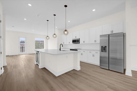 Townhouse in Oviedo, Florida 3 bedrooms, 187.66 sq.m. № 2115273 - photo 4