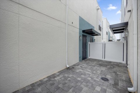 Townhouse in Oviedo, Florida 3 bedrooms, 187.66 sq.m. № 2115273 - photo 21