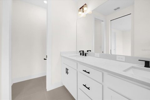 Townhouse in Oviedo, Florida 3 bedrooms, 187.66 sq.m. № 2115273 - photo 16