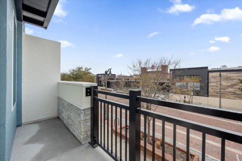 Townhouse in Oviedo, Florida 3 bedrooms, 187.66 sq.m. № 2115273 - photo 12