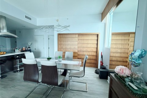 Condo in North Bay Village, Florida, 2 bedrooms  № 1848342 - photo 17
