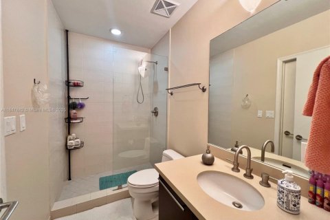 Condo in North Bay Village, Florida, 2 bedrooms  № 1848342 - photo 22